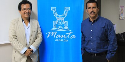 Alcalde Jorge Zambrano, de Manta, recibe a concejal Orlando Barros, de Quevedo. Manabí, Ecuador.