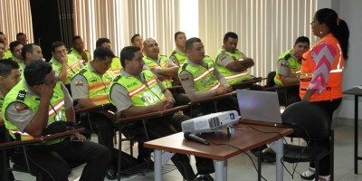 Curso de alerta temprana de tsunami en el distrito policial de Manta. Manabí, Ecuador.