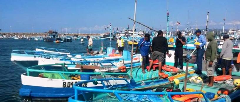 Embarcaciones ancladas en la rada del Puerto Pesquero Artesanal de Jaramijó. Manabí, Ecuador.