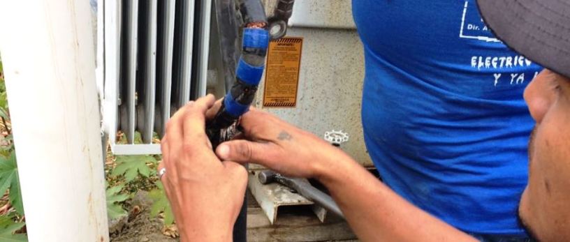 Mantenimiento eléctrico eun una instalación que sirve a la EPAM. Manabí, Ecuador.