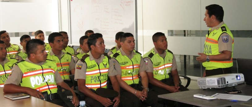 Clase de un curso policial en Manta. Manabí, Ecuador.