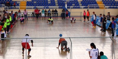 Juego de goalball en Ciudad Deportiva Tohallí, Manta. Manabí, Ecuador.