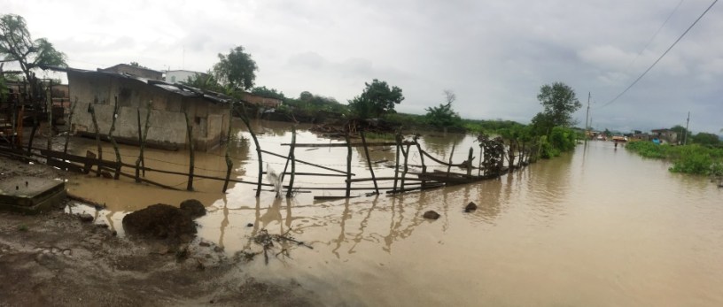 Inundación de invierno en sector rural de Montecristi. Manabí, Ecuador.