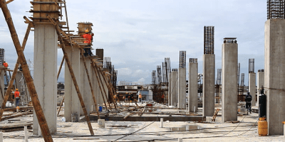 Mercado Municipal Los Esteros en construcción, ciudad de Manta. Manabí, Ecuador.