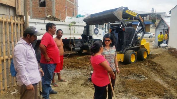 Minga de limpieza en el Barrio Buenos Aires de Manta. Manabí, Ecuador.