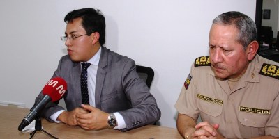El ministro del Interior, Diego Fuentes, durante una entrevista periodística. Manabí, Ecuador.