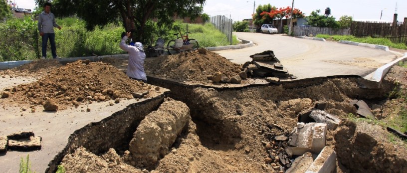 Reparación de calle en el Barrio Los Geranios de Manta. Manabí, Ecuador.