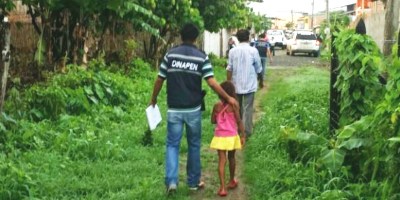 Agentes de la DINAPEN rescatan a una niña y a dos jovencitas retenidas abusivamente en Chone. Manabí, Ecuador.