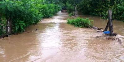 Inundación del Río Garrapata en el sitio San Andrés de Chone. Manabí, Ecuador.