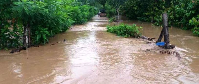 Inundación del Río Garrapata en el sitio San Andrés de Chone. Manabí, Ecuador.