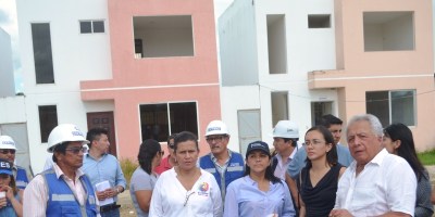 Vicepresidenta (e) de Ecuador inspecciona viviendas que se construyen en Manabí para damnificados del terremoto de abril 2016.