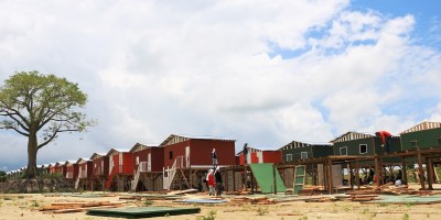 Casitas Hogar de Cristo levantadas en el Barrio Ceibo Renacer de Manta para damnificados del terremoto de abril 2016. Manabí, Ecuador.