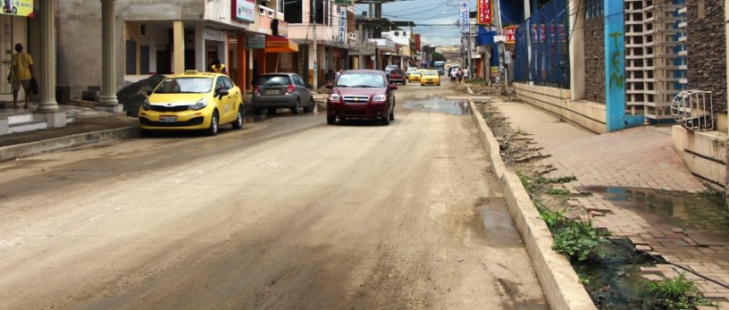 Calle J-10 del Barrio Jocay de Manta. Manabí, Ecuador.