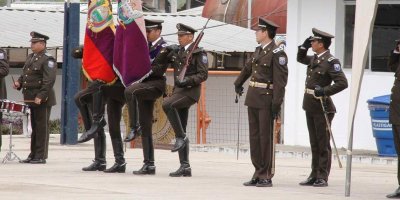 Honores policiales: al país y a la institución que conforman. Manabí, Ecuador.