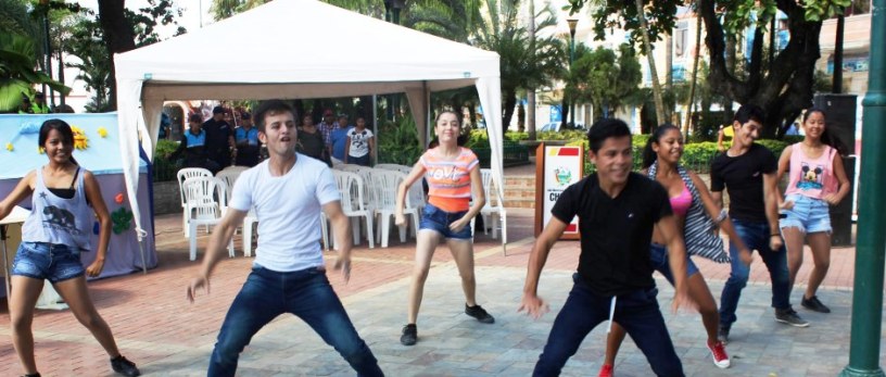 Baile juvenil para conmemorar el Día Internacional del Síndrome de Down, en Chone. Manabí, Ecuador.