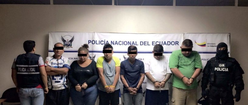 Personas detenidas por la Policía Nacional durante el operativo "Odisea del Amanecer". Manabí, Ecuador.