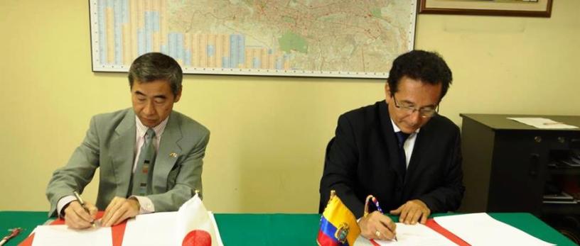 El embajador de Japón en Ecuador y el alcalde de Manta. Quito, Ecuador.