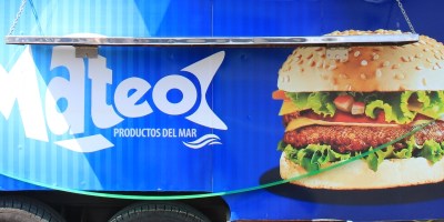 Imagen comercial de los bocadillos de pescado fresco elaborados en San Mateo de Manta. Manabí, Ecuador.