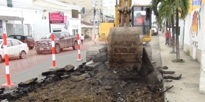 Inicio de la regeneración de la Avenida Flavio Reyes de Manta. Manabí, Ecuador.