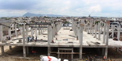 Mercado Municipal de Los Esteros en construcción, Manta. Manabí, Ecuador.