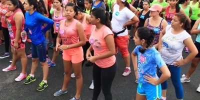 Mujeres participantes en la carrera atlética Diosa Umiña 5k, segunda edición, de Manta. Manabí, Ecuador.
