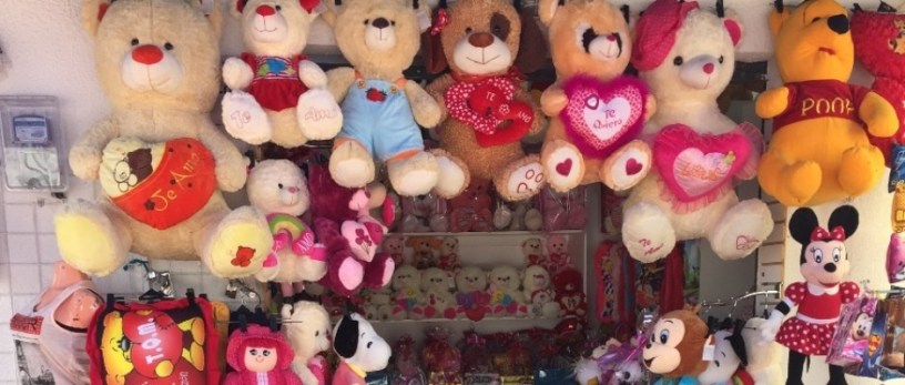 Local donde venden peluches en el Nuevo Tarqui de Manta. Manabí, Ecuador.