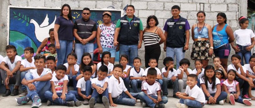 Instructores y educandos del proyecto "La seguridad junto a ti", en Manta. Manabí, Ecuador.