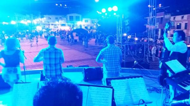 Orquesta Sabrosura de Montecristi, presentación en la plaza cívica durante el carnaval 2017. Manabí, Ecuador.