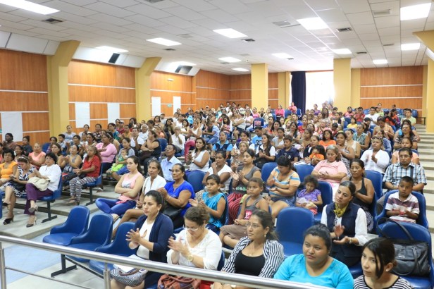 Personas que participaron en un taller psicoeducativo desarrollado en el Patronato municipal de Manta. Manabí, Ecuador.