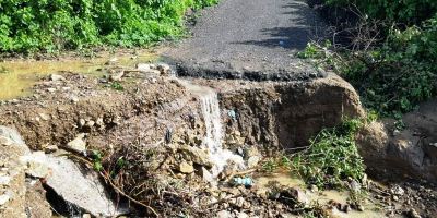 Tramo dañado en la Vía Estancia de las Palmas - La Pila, Montecristi. Manabí, Ecuador.