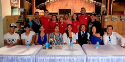 Funcionarios municipales de Cultura y representantes de grupos de danza de Manta, anunciando el 7mo festival "Danzando por las Calles". Manabí, Ecuador.