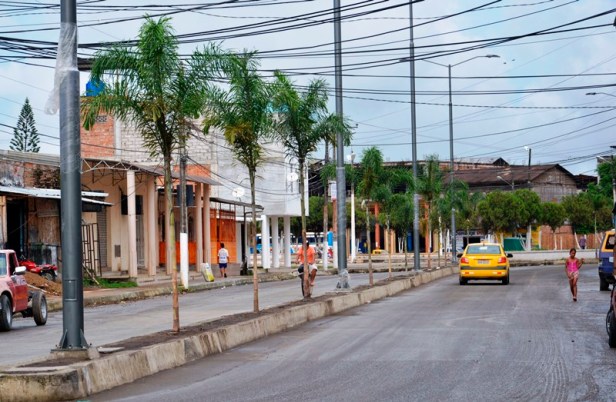 Aspecto reciente de la Avenida 14 de Agosto del Barrio El Cauca de Chone. Manabí, Ecuador.
