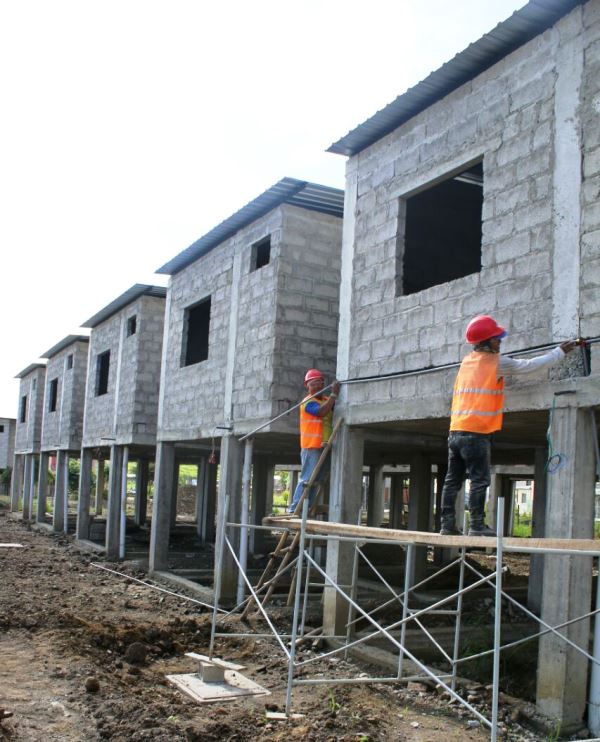 Casitas del MIDUVI para familias que serán reasentadas en Chone y Portoviejo.