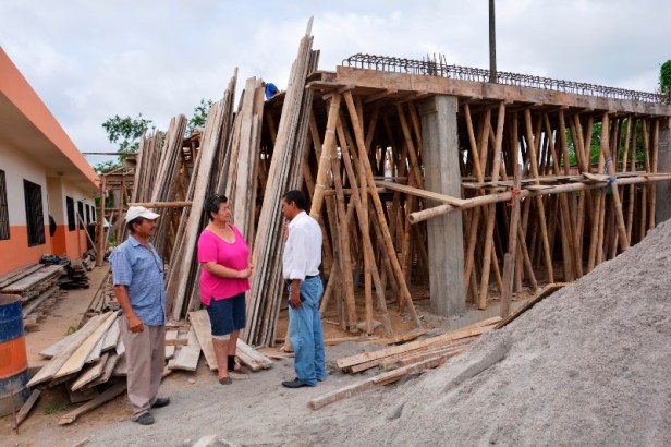 Aulas en construcción para adicionar a la Unidad Educativa Juntos Venceremos, de Chone. Manabí, Ecuador.
