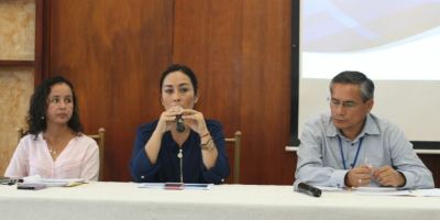 Funcionarios zonales del MIDUVI en Manabí, durante la exposición de su informe anual en la Gobernación, en Portoviejo. Manabí, Ecuador.