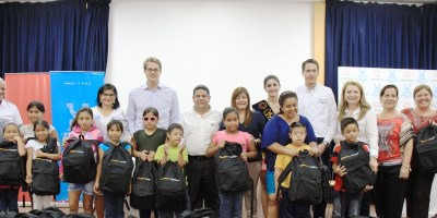 Continental Tires dona útiles escolares a niños de Manta. Manabí, Ecuador.