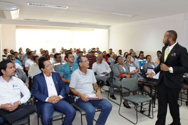 Clausura de un curso de capacitación profesional a trabajadores de la EPAM. Manabí, Ecuador.