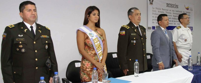 Mesa de honor en el acto de rendición de cuentas de la Policía Nacional del Distrito Manta. Manabí, Ecuador.