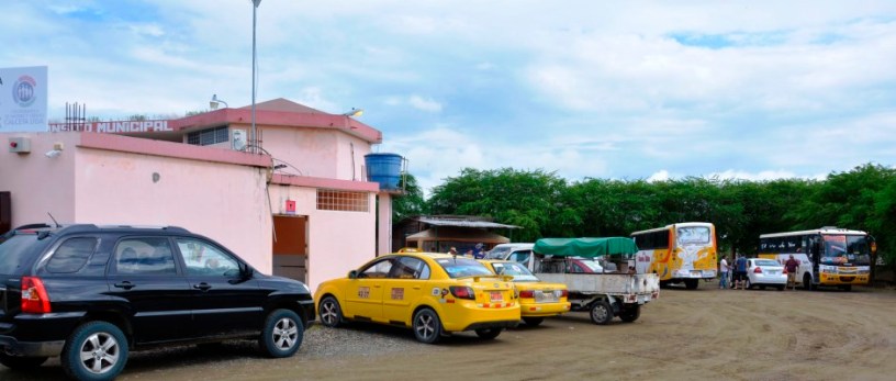 Patio de revisión de vehículos, Dirección Municipal de TRánsito de Chone. Manabí, Ecuador.