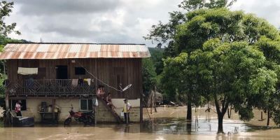 El patrio de una vivienda de San Antonio, Chone, después de una inundación. Manabí, Ecuador.