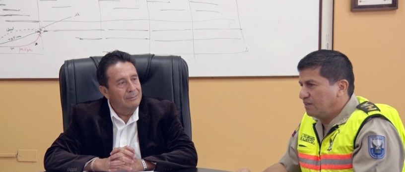 Miguel Camino, rector de ULEAM, y Luis Chica jefe policial en Manta. Manabí, Ecuador.