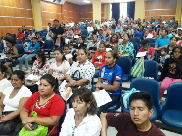 Reunión de la Asociación de Comerciantes Nuevo Renacer de Tarqui, en el Patronato municipal de Manta. Manabí, Ecuador.
