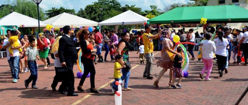 Instante en que se celebraba el homenaje a los niños de Chone en 2016. Manabí, Ecuador.