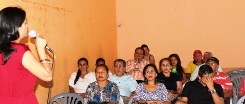 Funcionaria de AME capacita a operadores turísticos de Chone. Manabí, Ecuador.