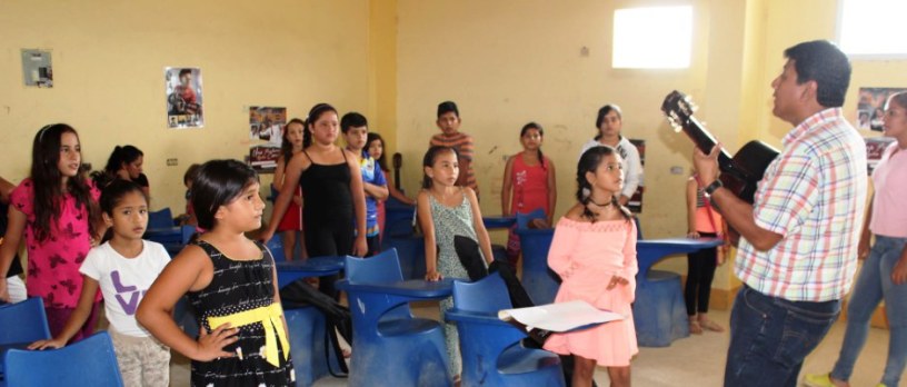 Taller de guitarra y canto, en Chone. Manabí, Ecuador.
