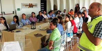 Ecuador Estratégico evalúa en Manta la reconstrucción de obras públicas dañadas por el terremoto de abril 2016.