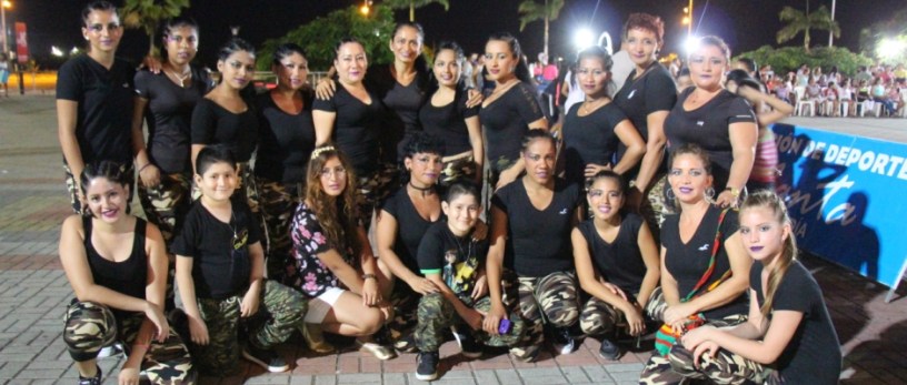 Las chicas del Militar Dance, grupo de bailoterapia y coreografías de la ciudad de Manta. Manabí, Ecuador.