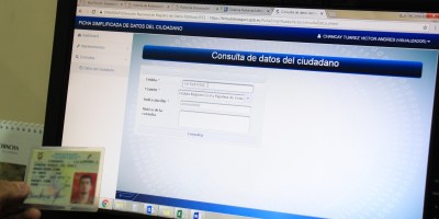 Pantalla de un monitor de computadora mostrando la página "Consulta de datos del ciudadano". Manabí, Ecuador.