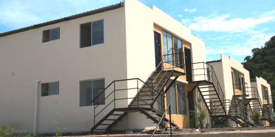 Reasentamiento habitacional San Vicente, construido por el MIDUVI. Manabí, Ecuador.
