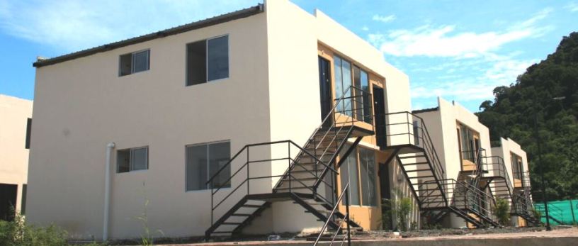 Reasentamiento habitacional San Vicente, construido por el MIDUVI. Manabí, Ecuador.